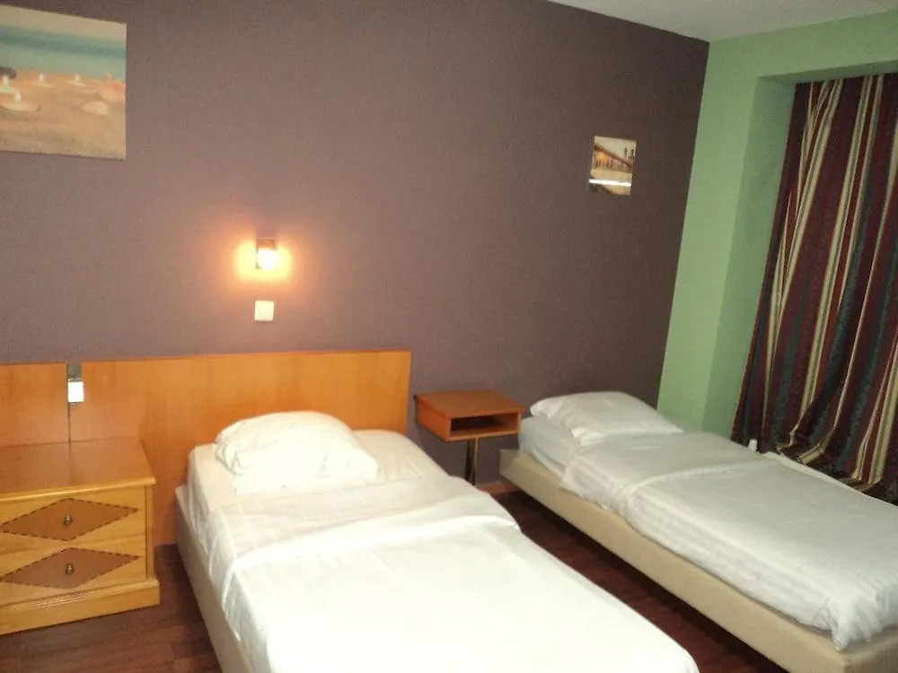 Albert Hotel Saint-Josse-ten-Noode 2*, Brusel